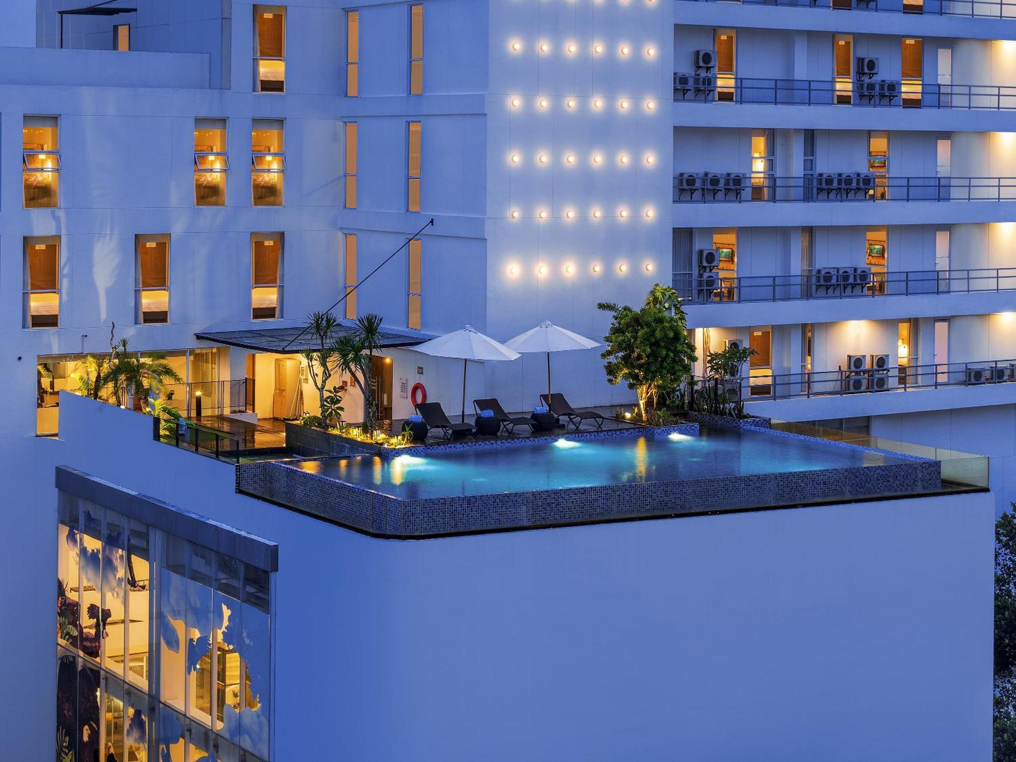 Luminor Hotel Purwokerto By Wh Exterior foto