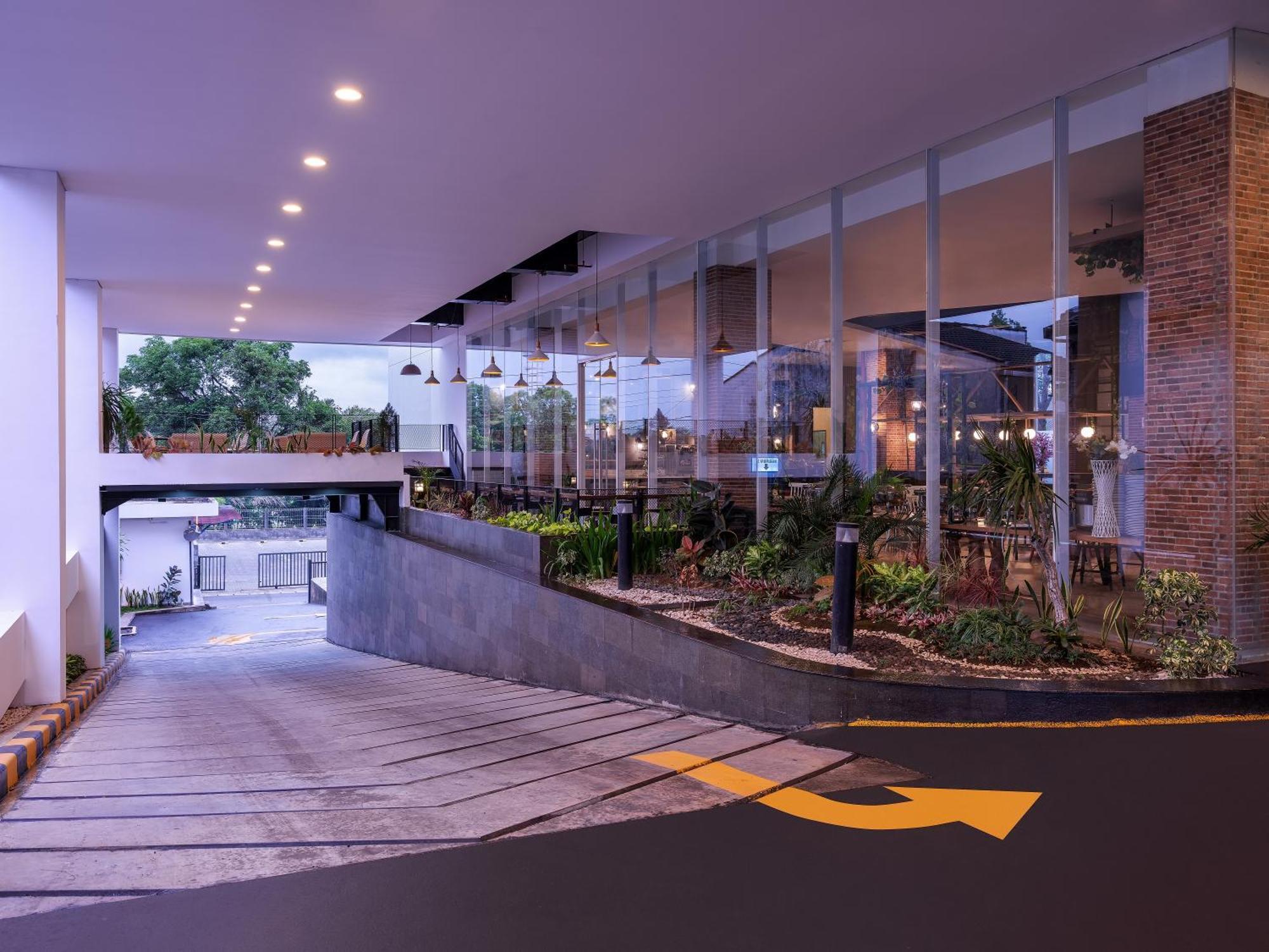 Luminor Hotel Purwokerto By Wh Exterior foto